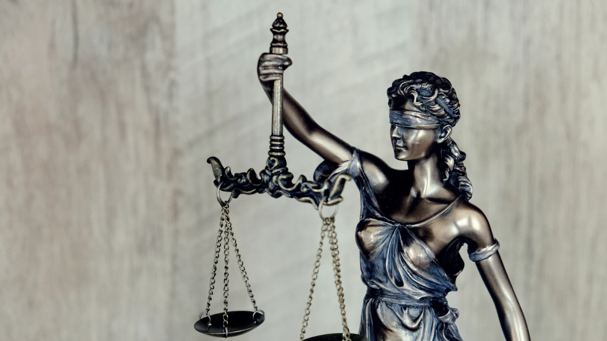정의의 여신과 저울