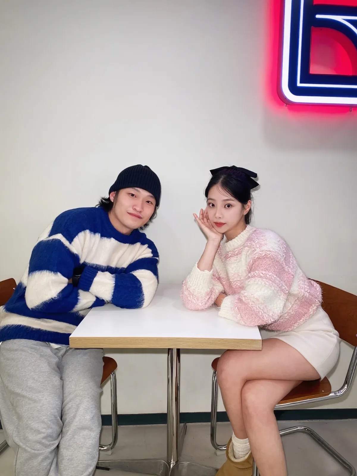 지워진 사진 속 숨겨진 진실? 나솔 10기 옥순·유현철 커플을 둘러싼 결별설 3 유현철과 10기 옥순이 앉아 있는 모습