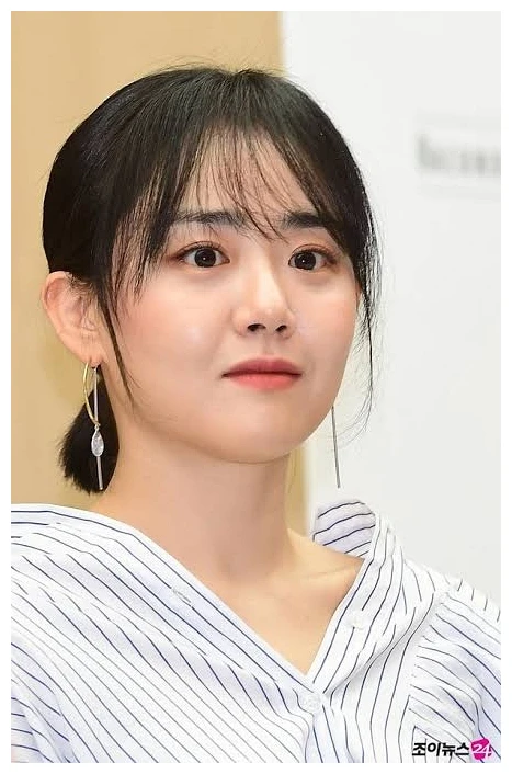 연극과 스크린을 오가며 활동을 이어가는 배우 문근영의 유퀴즈 근황