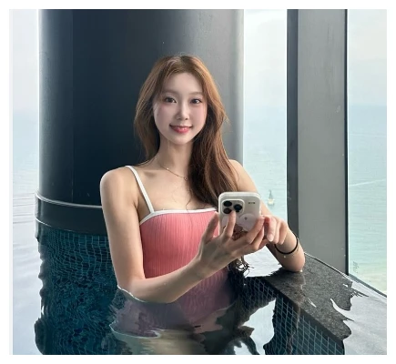 박담비 수영복 핑크 원피스 인피니티 풀 코디