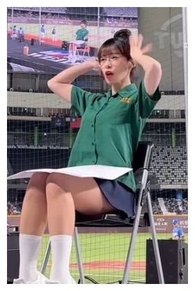 이다혜 치어리더 교복 논란 그 후, 레드 원피스로 답한 여름 근황 2 이다혜 치어리더 타이베이돔 하프타임 공연 초록 교복 스타일 응원복