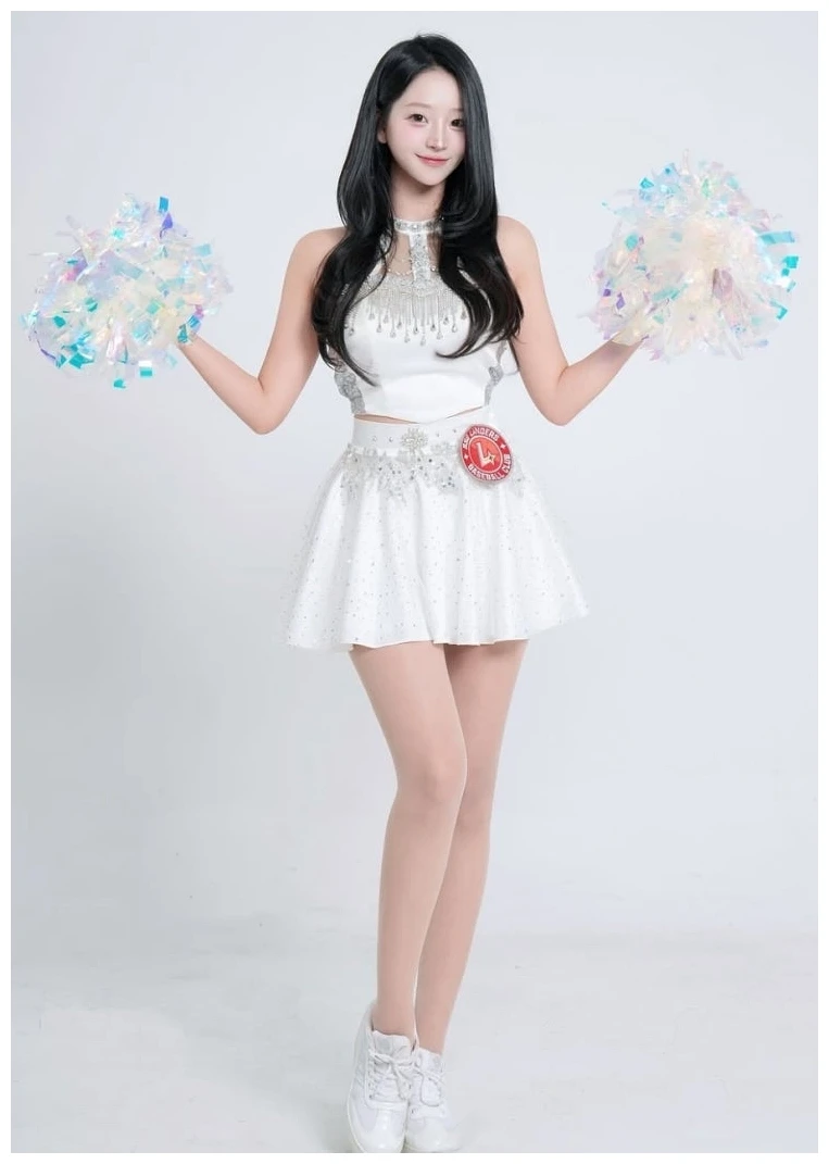 이연진 치어리더 나이 인스타, 프로 4대 종목 뛴 24세 프로필 2 이연진 치어리더 SSG 랜더스 흰색 응원 유니폼 폼폼 프로필 촬영 컷