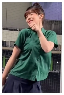 이다혜 치어리더 교복 논란 그 후, 레드 원피스로 답한 여름 근황 3 이다혜 치어리더 초록 셔츠 교복 스타일 의상 클로즈업