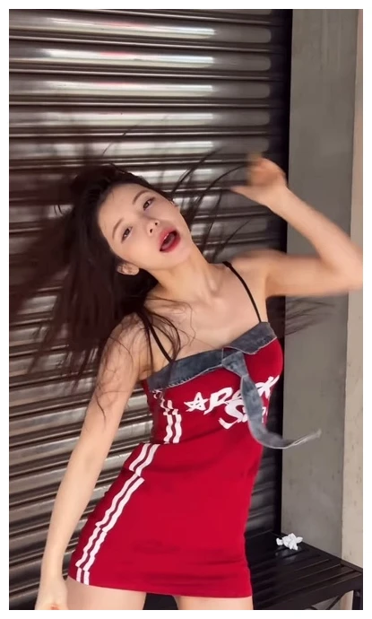 이다혜 치어리더 교복 논란 그 후, 레드 원피스로 답한 여름 근황 6 이다혜 치어리더 레드 원피스 입고 춤추는 동작